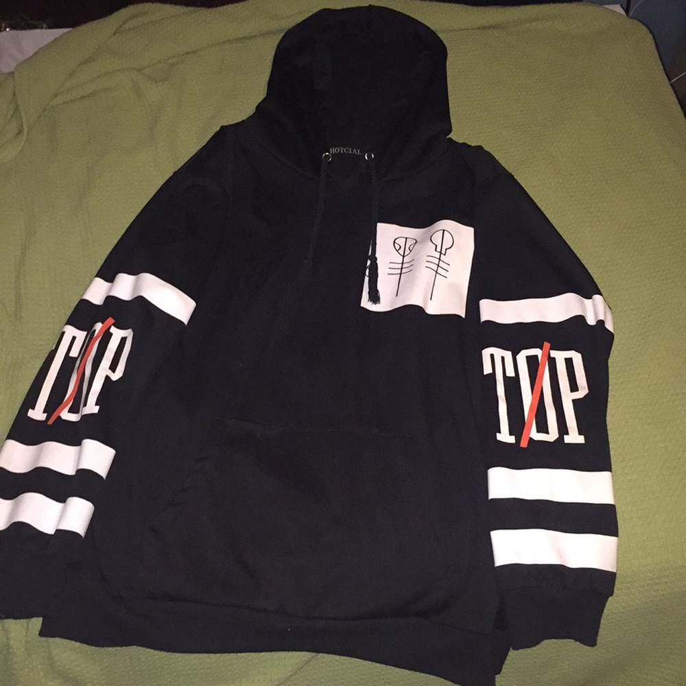 black twenty one pilots logo hoodie